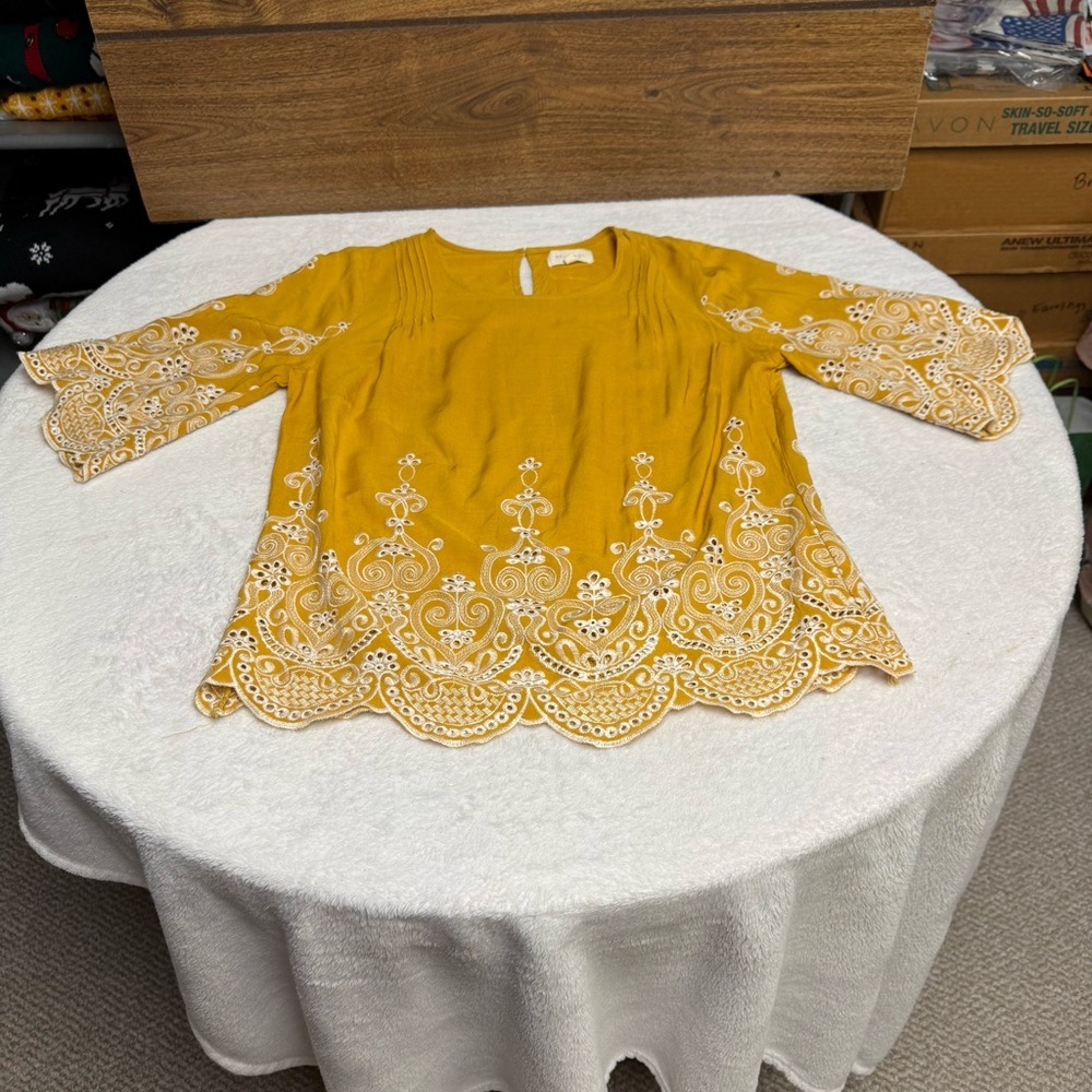 Melloday size small  Mustard Yellow Embroidered Blouse - Picture 5 of 9
